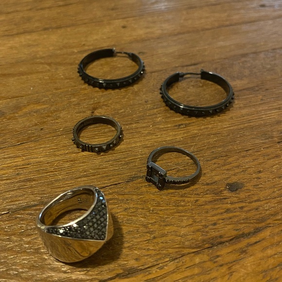 Sterling Silver Black Diamond Pyramid Ring - Picture 6 of 8